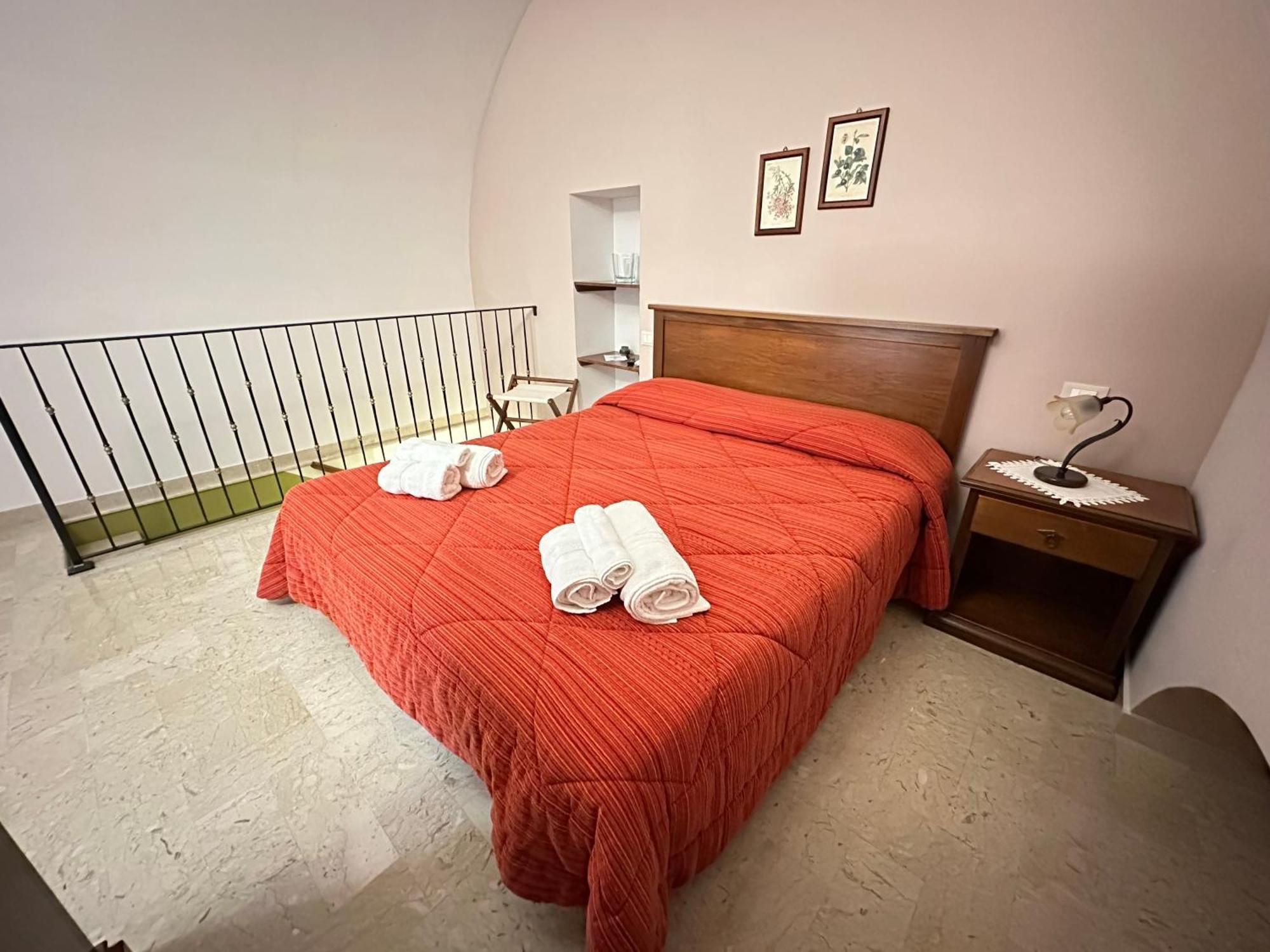 Historic B&B Apartments Home Chiaramonte Gulfi Esterno foto